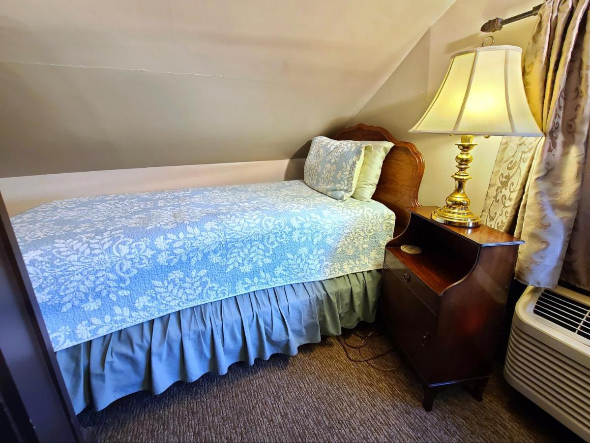 LIONS INN BED & BREAKFAST ::: NEW ORLEANS, UNITED STATES ::: COMPARE HOTEL  RATES