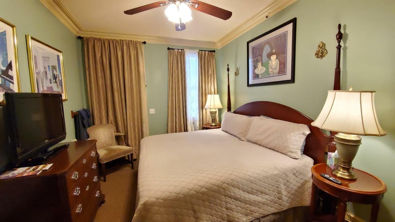 LIONS INN BED & BREAKFAST ::: NEW ORLEANS, UNITED STATES ::: COMPARE HOTEL  RATES